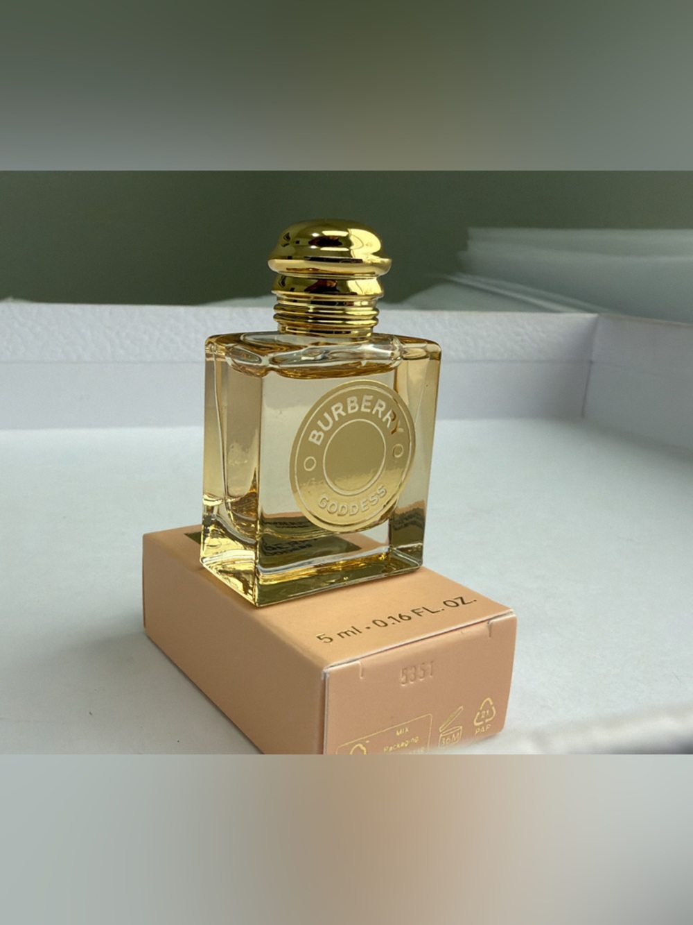 New,unused & authentic Mini Burberry Perfumeee3with Gold Accents - Picture 2 of 2